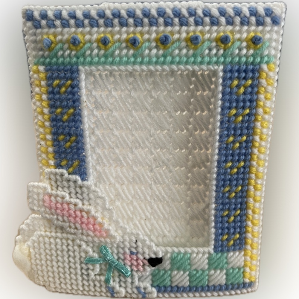 💥Handcrafted Vintage Bunny Picture Easter Frame 3” x 4” Plastic Canvas Keepsake